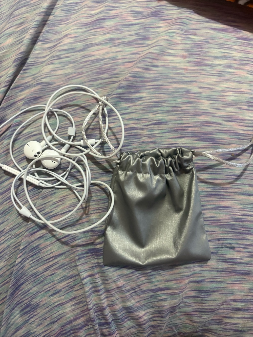 Apple White Earbuds with Silver Drawstring Pouch